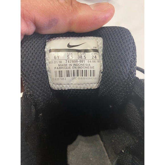 Nike Team Hustle D7. Kids Size 6Y 747998-001. Black/Silver. - Picture 5 of 9